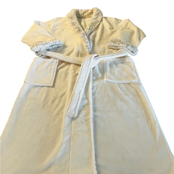Natori Cream Robe With Leopard Trim in brown,gray and cream Size Large - Picture 9 of 13